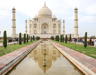 Amritsar to Agra Taxi Rentals